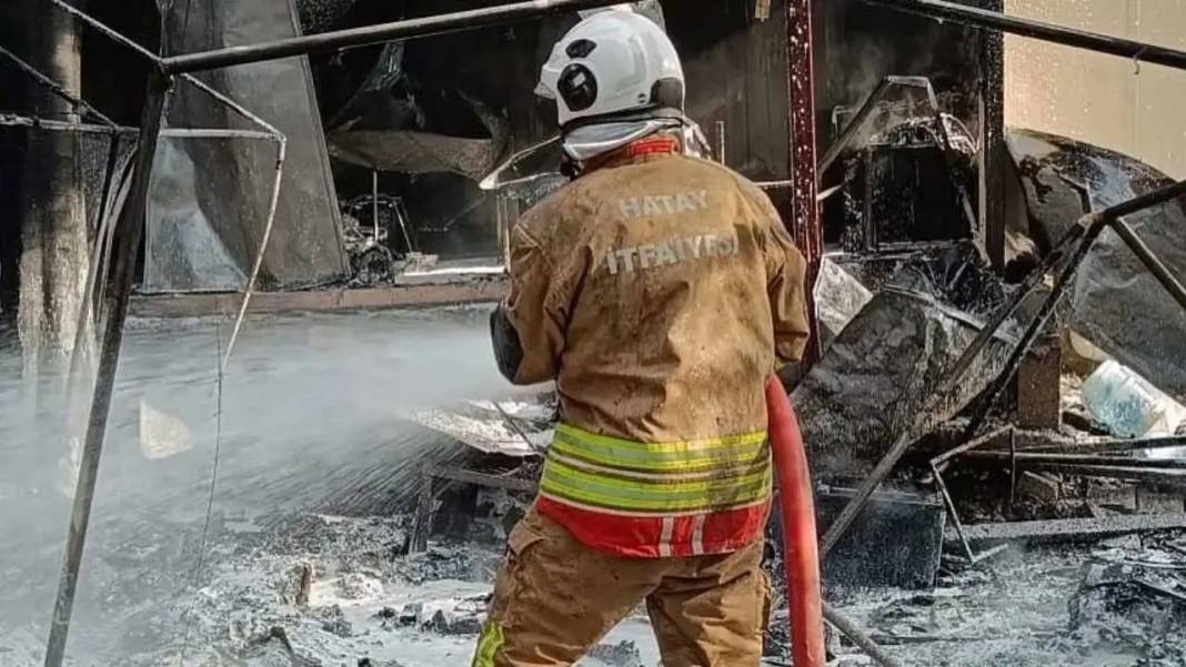 Hatay’da Madde Bağımlısı Dehşet Saçtı! Kundaklama Anı Ortaya Çıktı 4